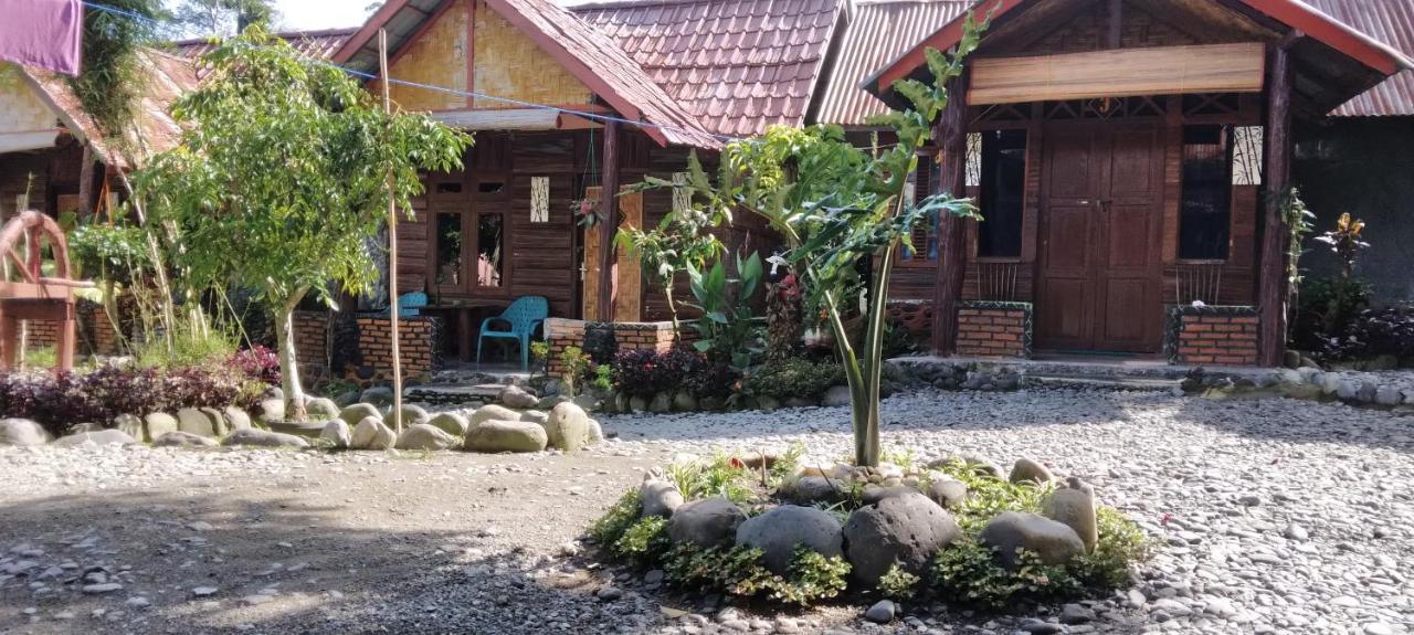 Lucky Bamboo'Bungalows-Resto And Orangutan Jungle Trekking Tours บูกิตลาวัง ภายนอก รูปภาพ