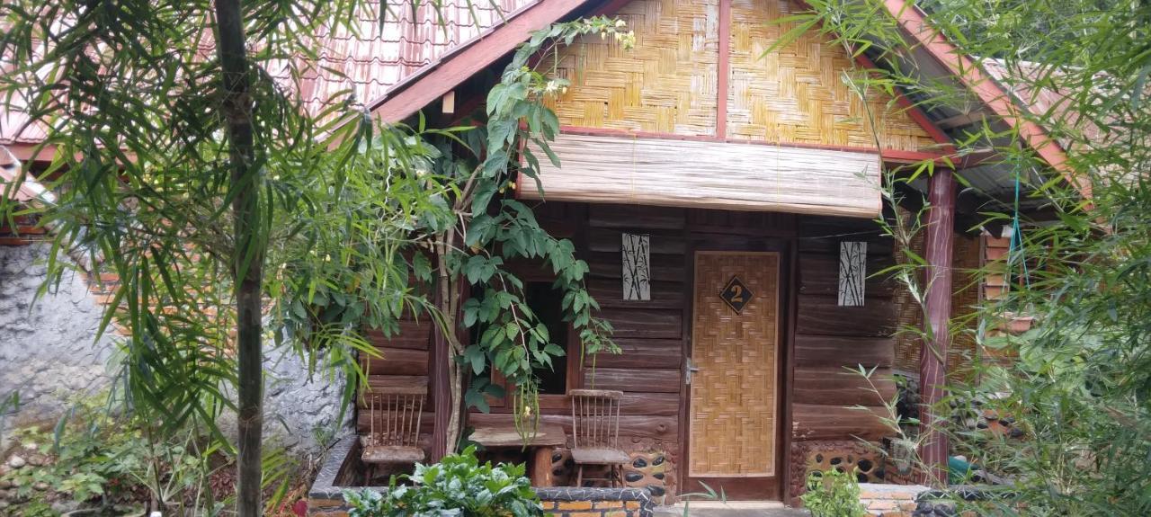 Lucky Bamboo'Bungalows-Resto And Orangutan Jungle Trekking Tours บูกิตลาวัง ภายนอก รูปภาพ