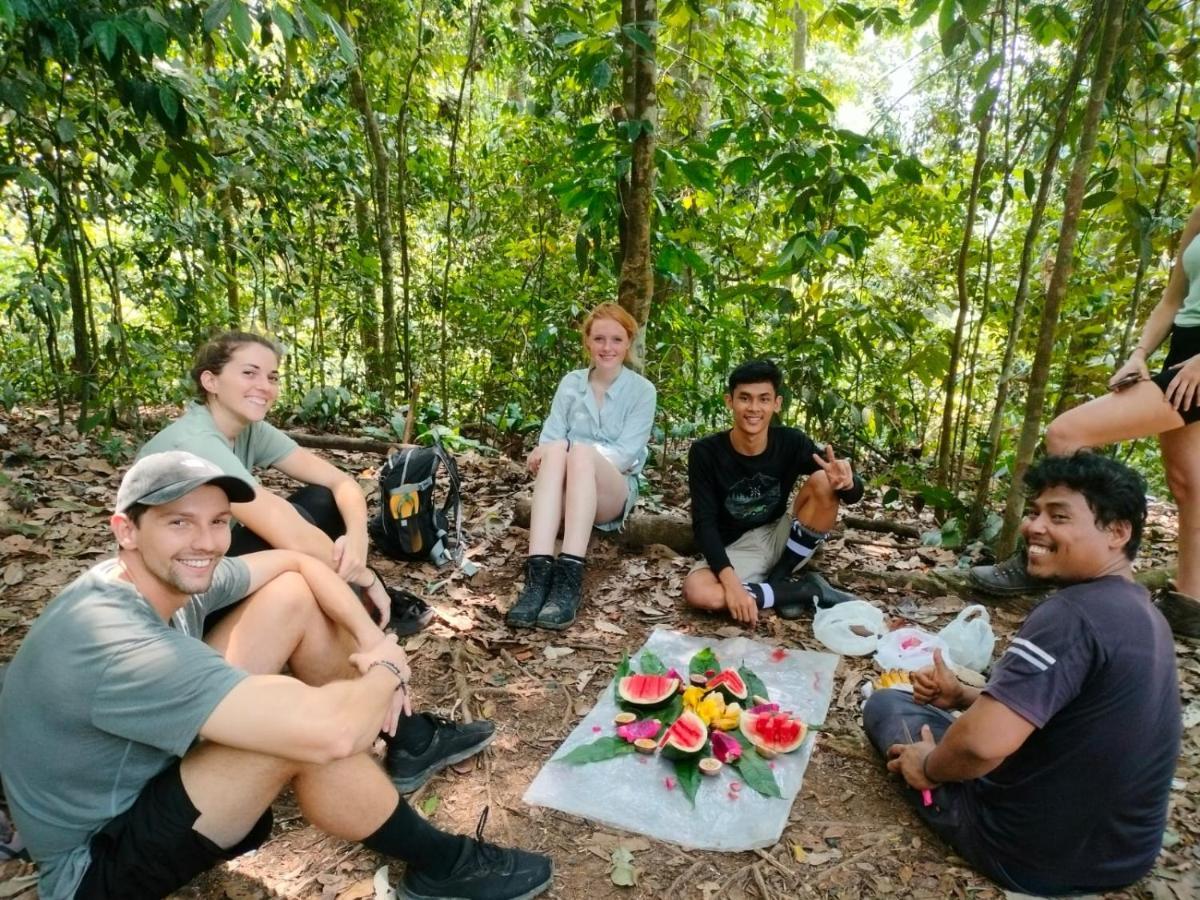 Lucky Bamboo'Bungalows-Resto And Orangutan Jungle Trekking Tours บูกิตลาวัง ภายนอก รูปภาพ