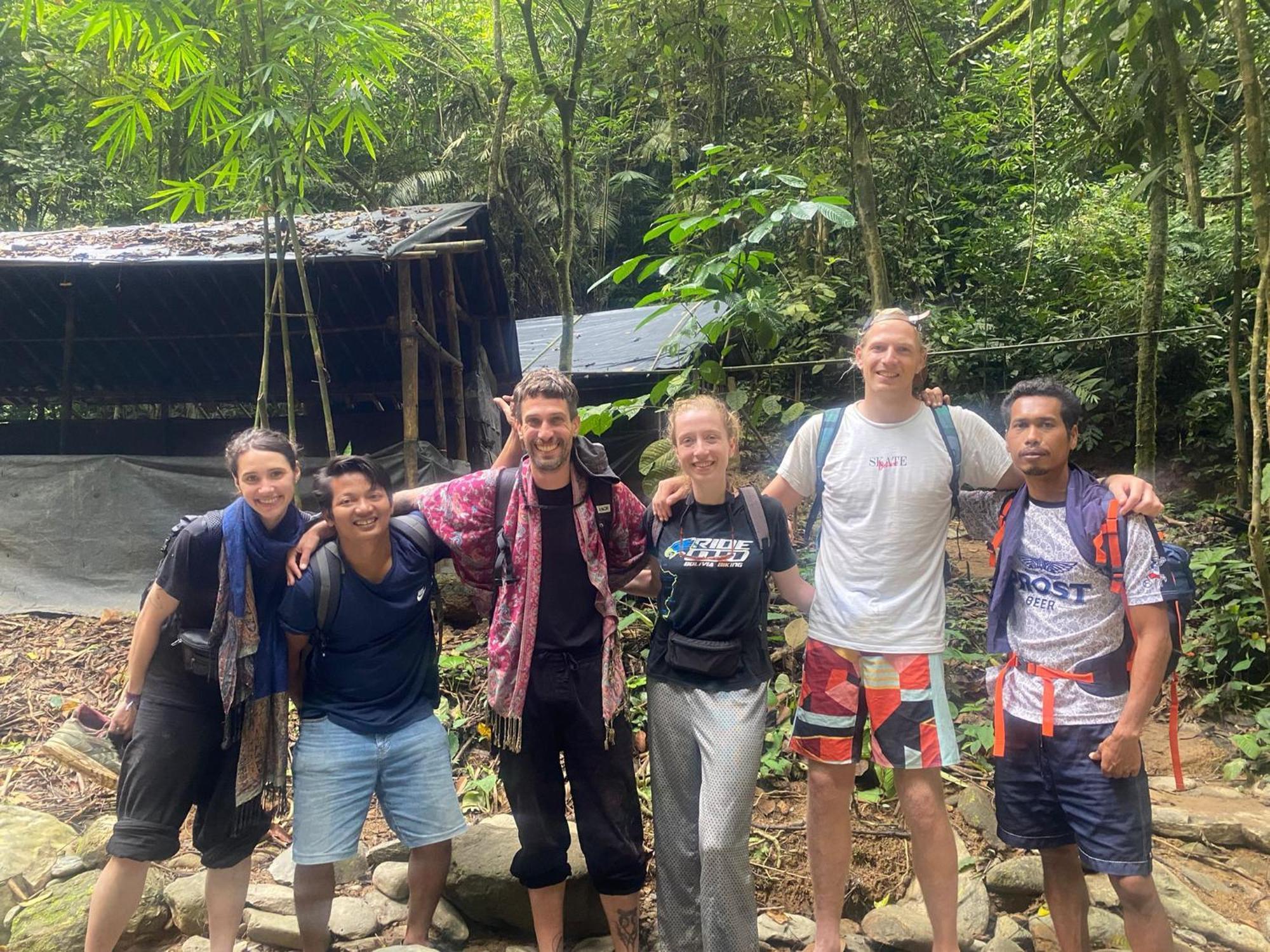 Lucky Bamboo'Bungalows-Resto And Orangutan Jungle Trekking Tours บูกิตลาวัง ภายนอก รูปภาพ
