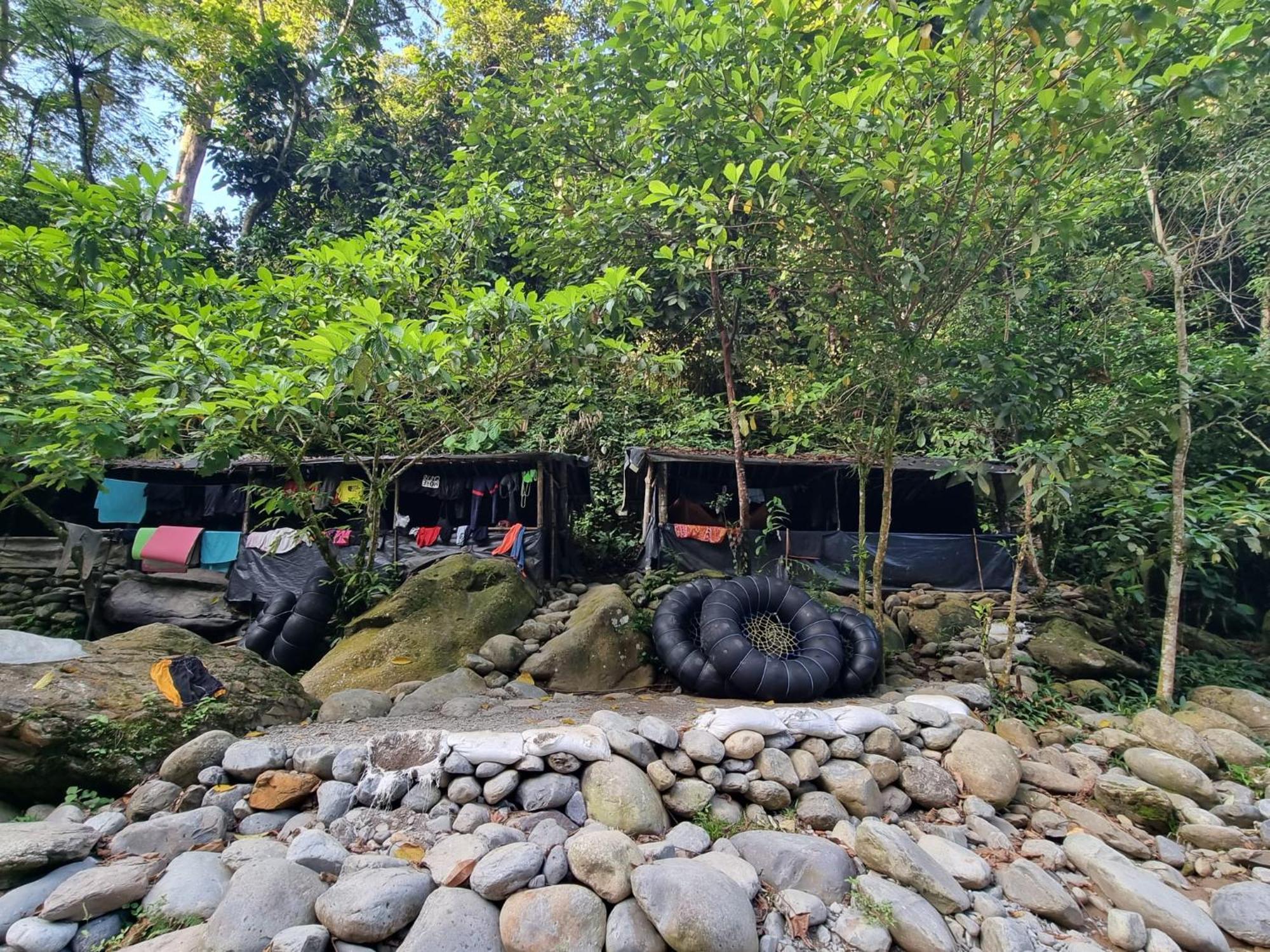 Lucky Bamboo'Bungalows-Resto And Orangutan Jungle Trekking Tours บูกิตลาวัง ภายนอก รูปภาพ